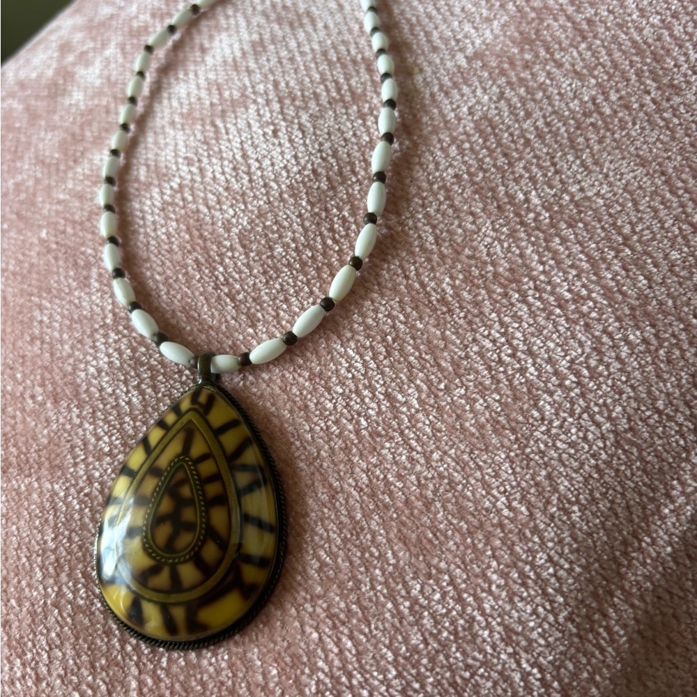 Teardrop pendant beaded necklace - Picture 5 of 5